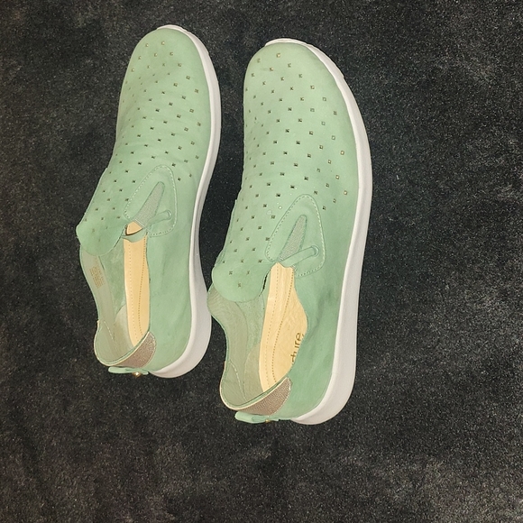 nurture jaquee perf sneakers